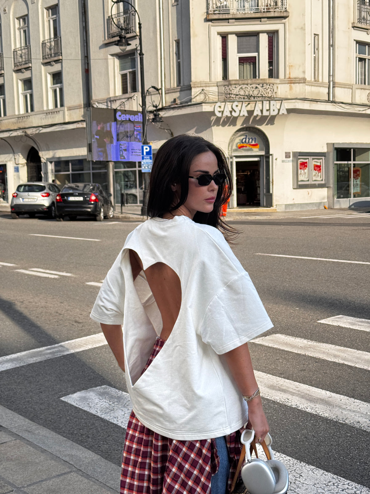 DON'T LOOK BACK TEE - BEST SELLER